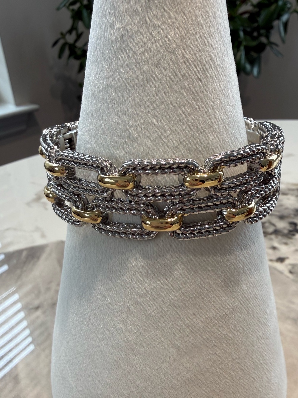 Two-Tone Silver and Gold Chain-Link look. 
COSTUME JEWELRY 
BRACELET OPEN HINGE